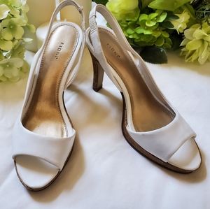 Fioni. Size 5. White